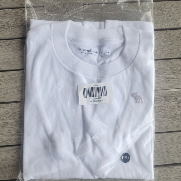 Abercrombie & Fitch Other - Abercrombie & Fitch Classic White Short Sleeve Tee